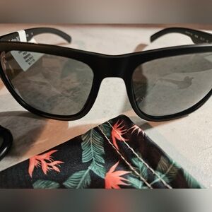 Hurley Sunglasses (Peak BLACK matte)  With Zipper Case And Pouch